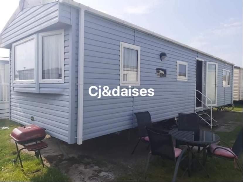 Cj & Daisies Holiday Home Prestatyn Exteriör bild