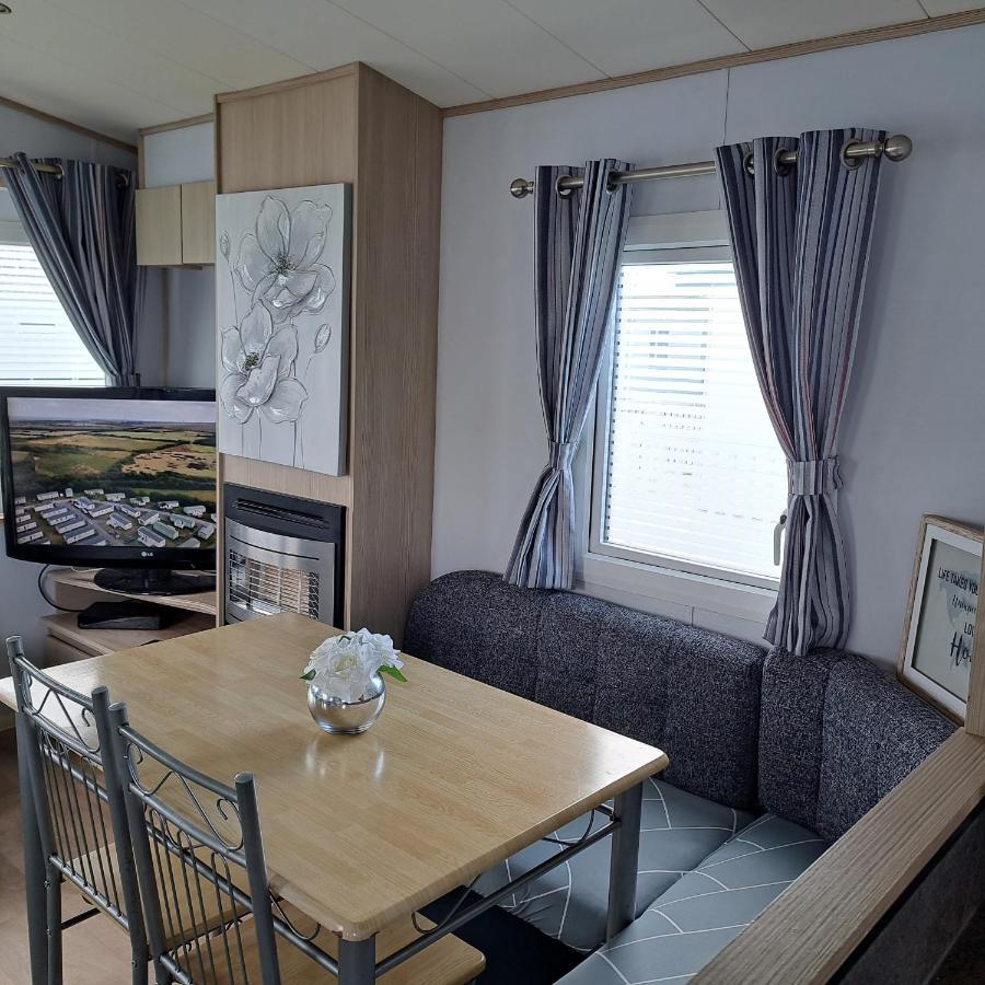 Cj & Daisies Holiday Home Prestatyn Exteriör bild